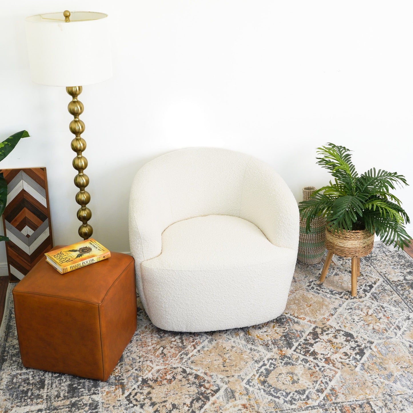 Mina - Swivel Chair - White