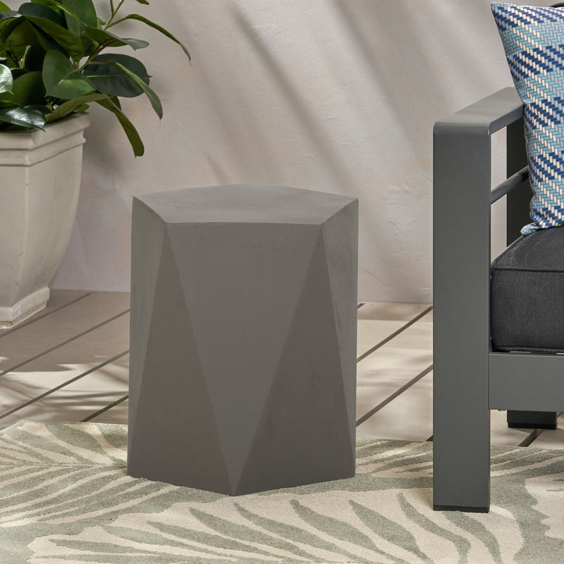 Mesa auxiliar con diseño geométrico