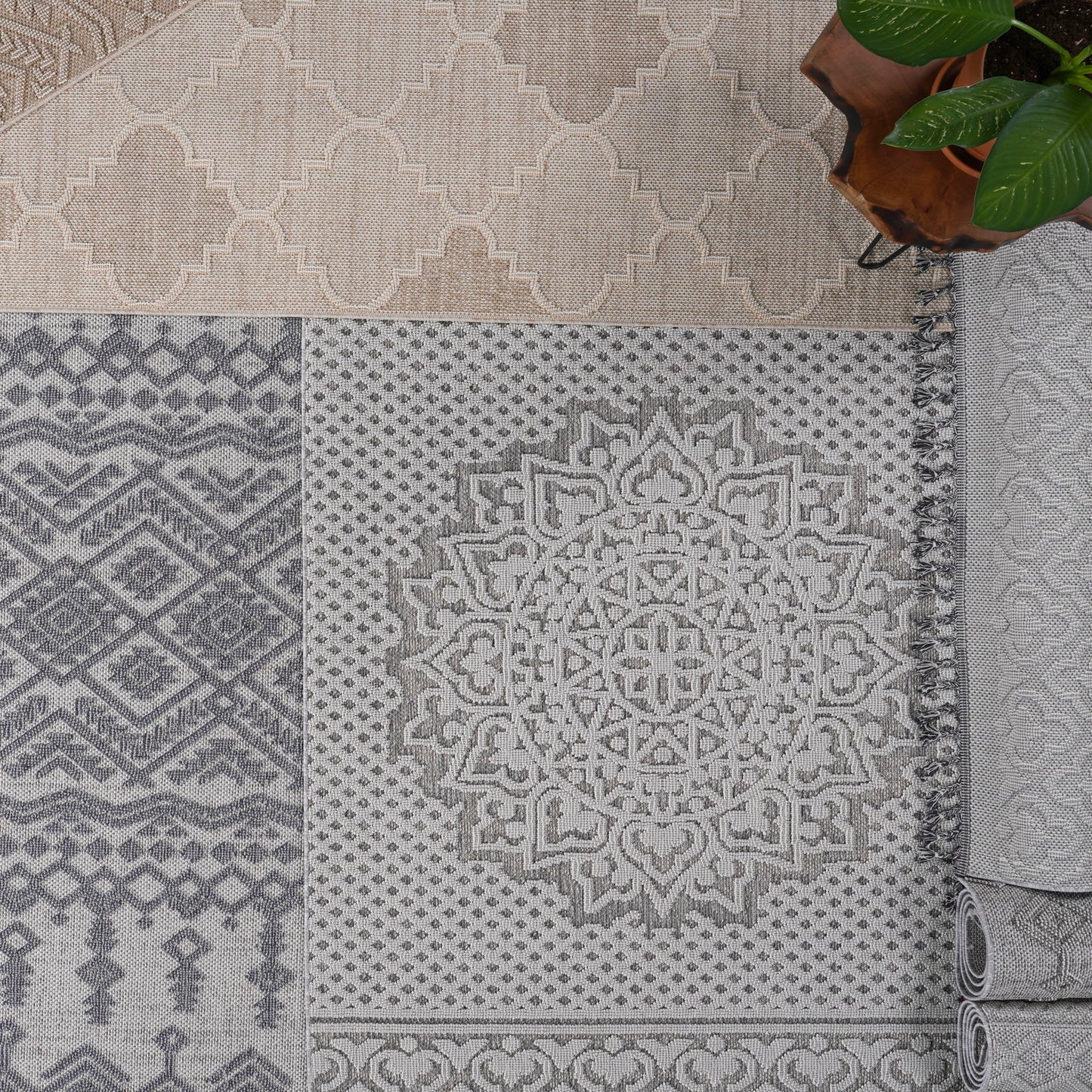Guros - 8' X 10' Traditional Indoor / Outdoor Area Rug - White