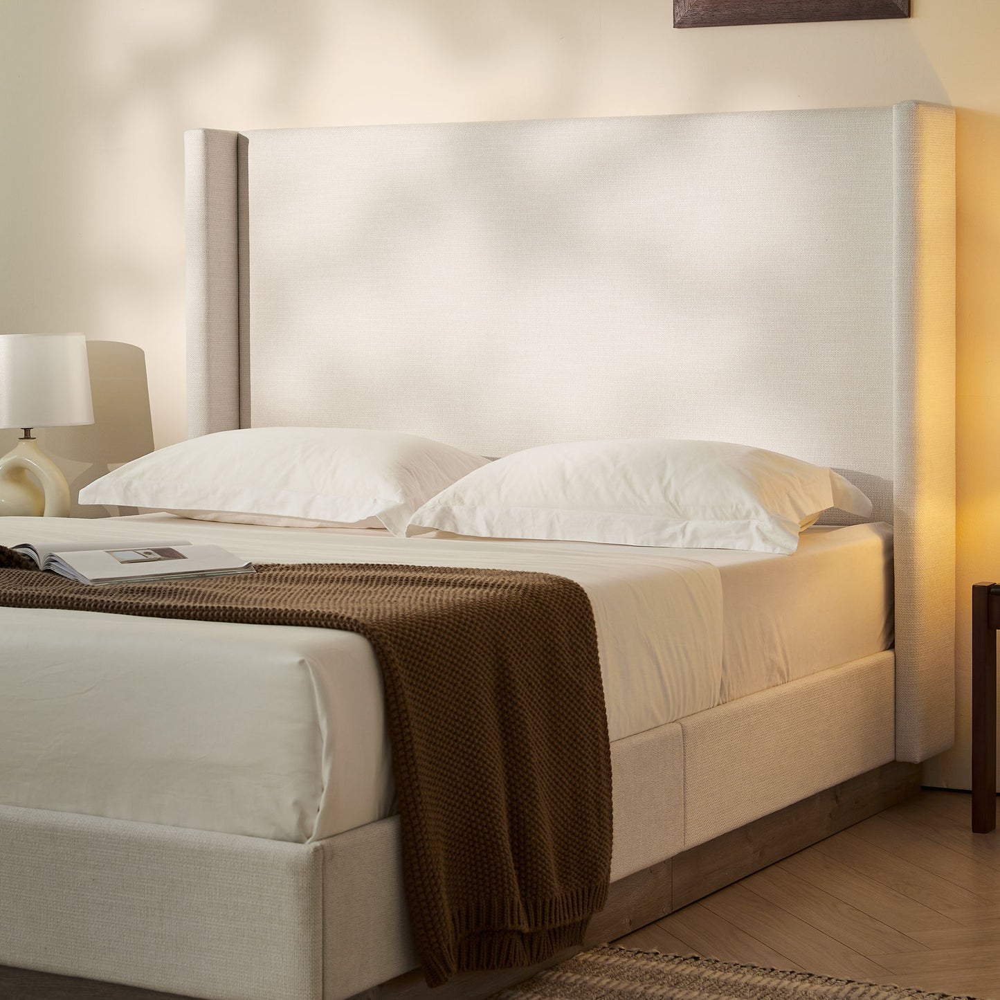 Hosford - Minimalist Upholstered Wingback Bed
