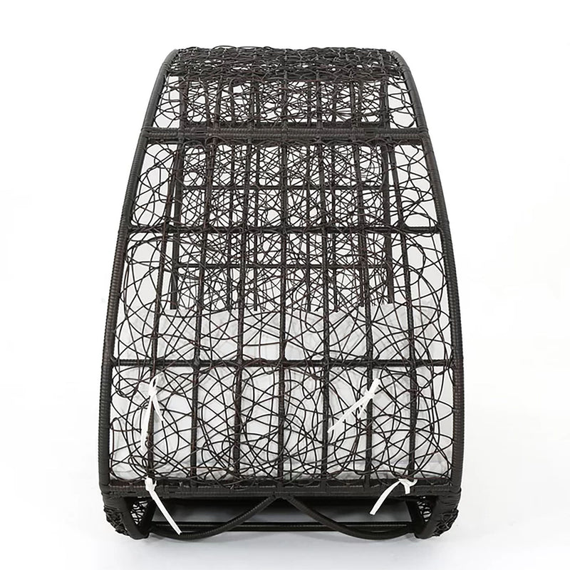 Abigal - Outdoor Wicker Daybed With Cushion