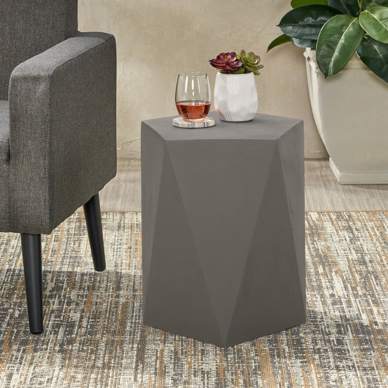 Mesa auxiliar con diseño geométrico