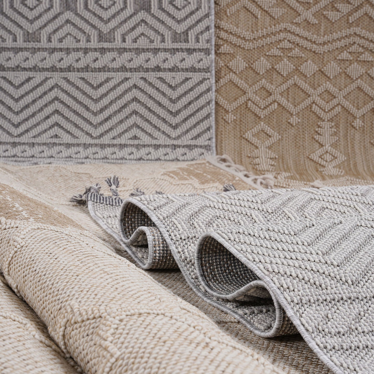 Guros - 6' X 9' Traditional Indoor / Outdoor Area Rug - White