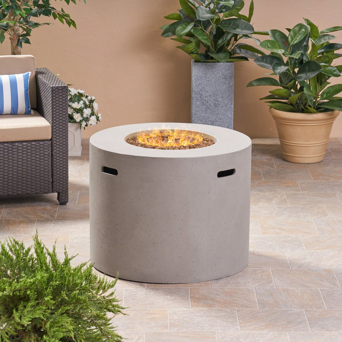 Round Iron Fire Pit With 40, 000 Btu