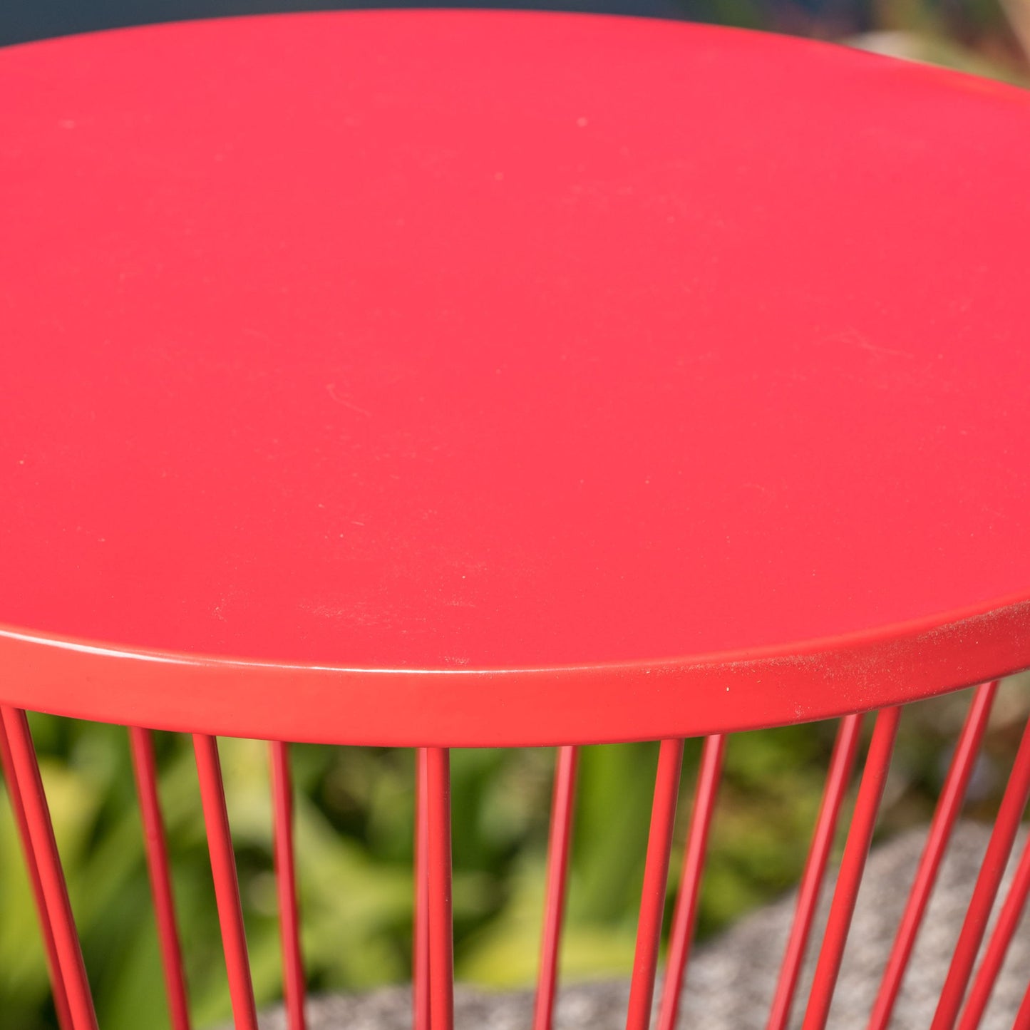 Lassen - Modern Outdoor Side Table With Hourglass Design