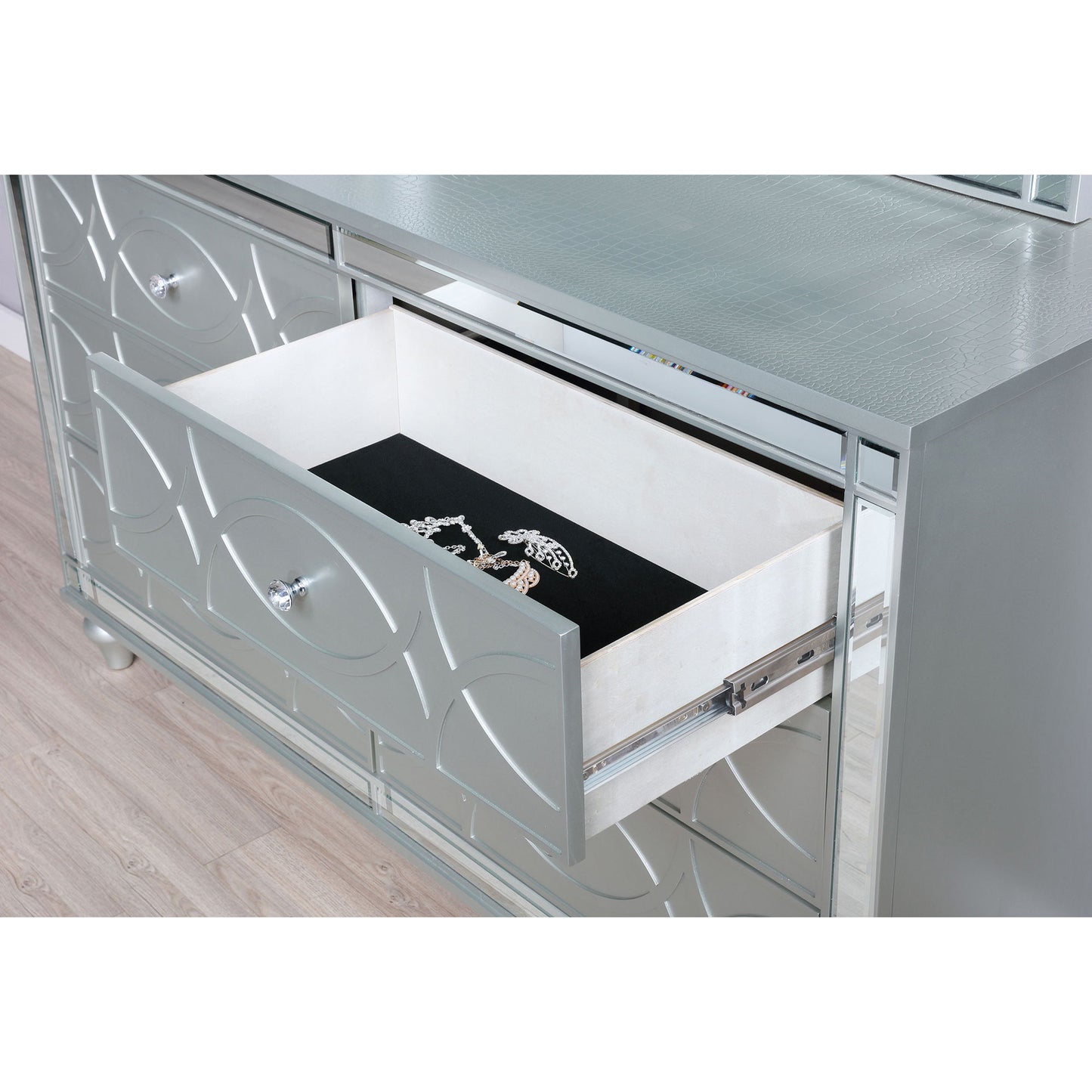 Arabesque - 6 Drawer Dresser - Silver