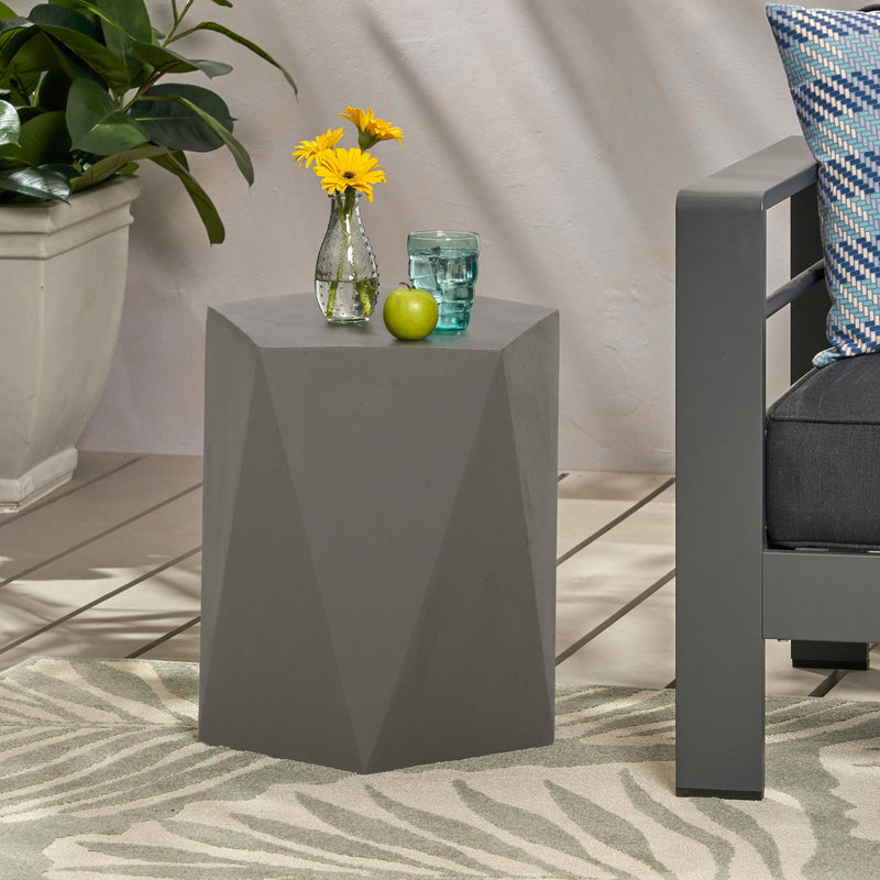 Mesa auxiliar con diseño geométrico