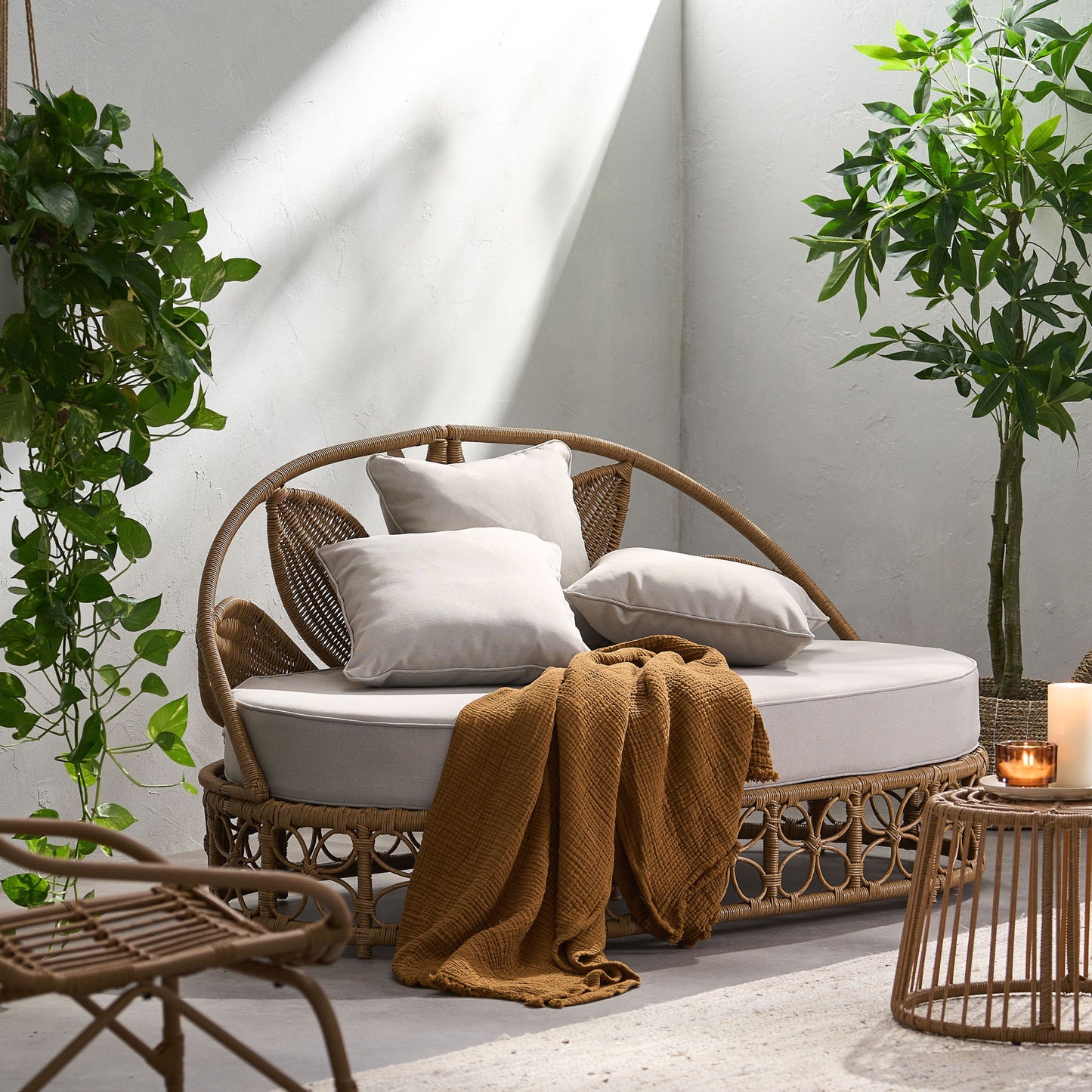 Outdoor Wicker Daybed With Pillows - Light Brown / Beige