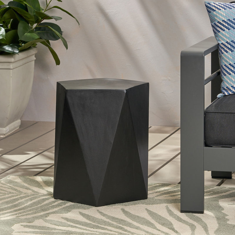 Mesa auxiliar con diseño geométrico