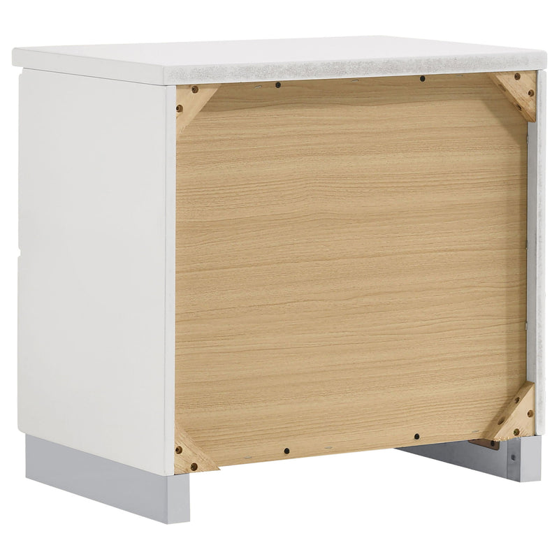 August - 6 Piece Queen Panel Bedroom Set With LED Lighting - White