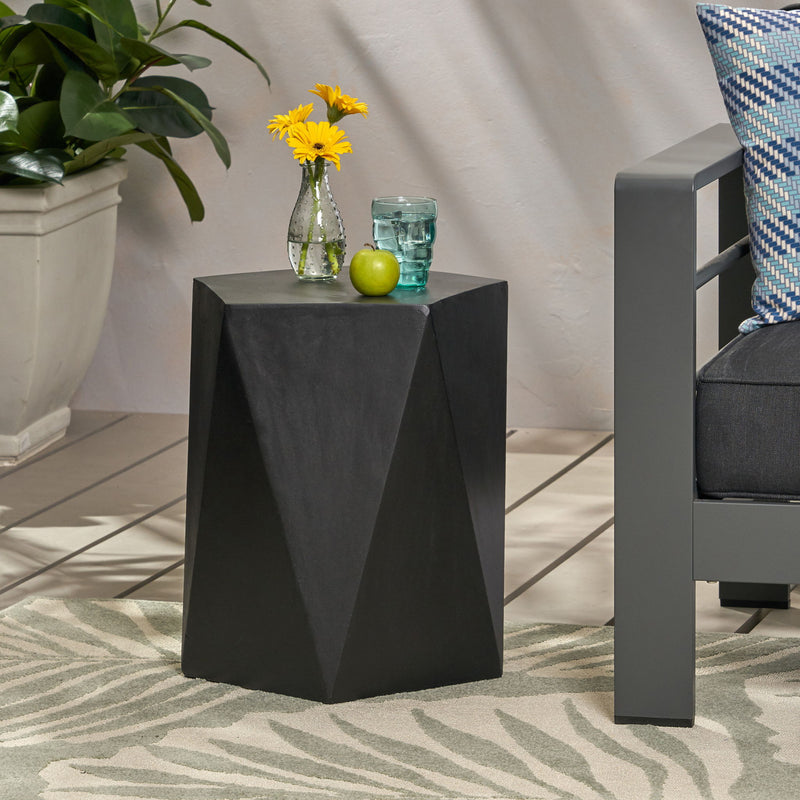 Mesa auxiliar con diseño geométrico