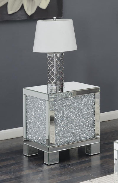 Gillian - END TABLE