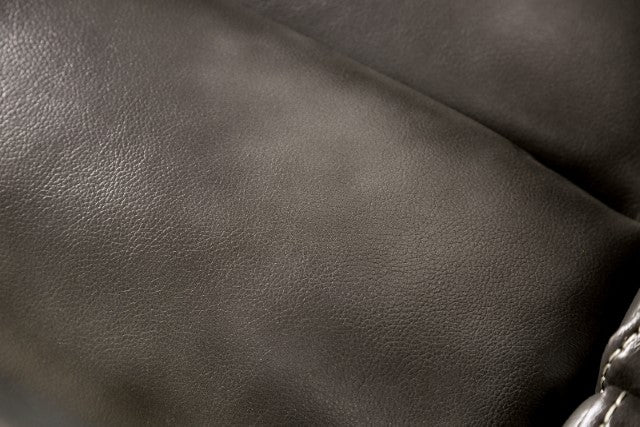 Josias-Loveseat