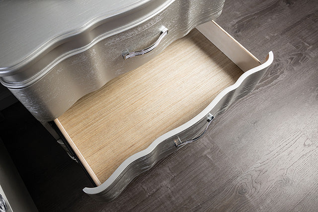 Melodi Parc-Chest