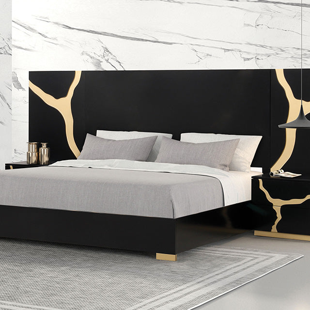 Goldsberg-Queen Bed w/ Wall Panels